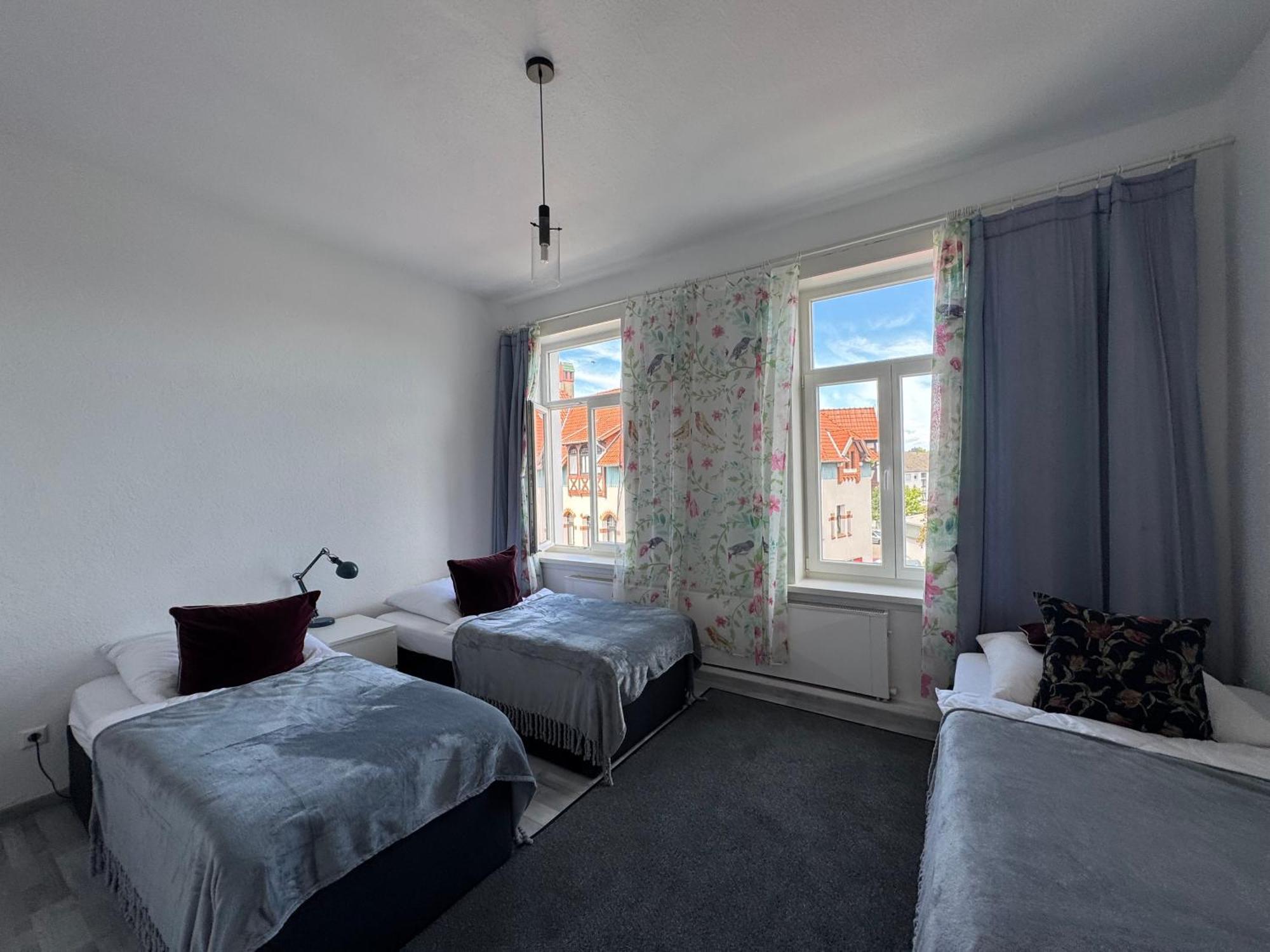Moderne 4 Zimmer Apartment Mit Bergblick Stadtzentrum Contactless Check-In Gehrden  Exterior foto