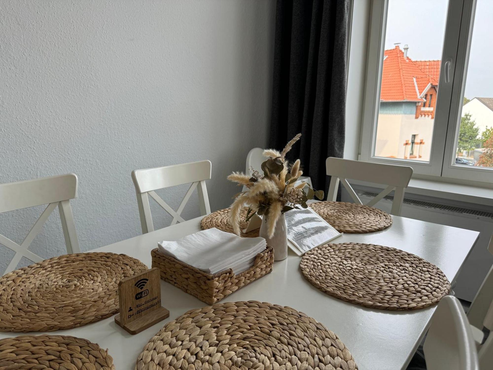 Moderne 4 Zimmer Apartment Mit Bergblick Stadtzentrum Contactless Check-In Gehrden  Exterior foto